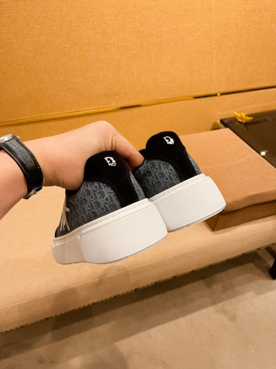 Men's shoes💰 400💰🔥【Dior】🔥Men's high-end brand of shoes official website 1:1 latest masterpiece: the upper is made of Italian imported first-layer cowhide with a comfortable and breathable lining➕original non-slip and wear-resistant outsole🔥, making walking more convenient and comfortable! An exclusive new model, a stunning work, a beautiful 1:1 replica [color] compared to the official quality! Create a fashionable personality to set off your uniqueness! A must-have for trendy men! Classic🔥Size: 38-44 Color: 🔥Multiple colors available🔥